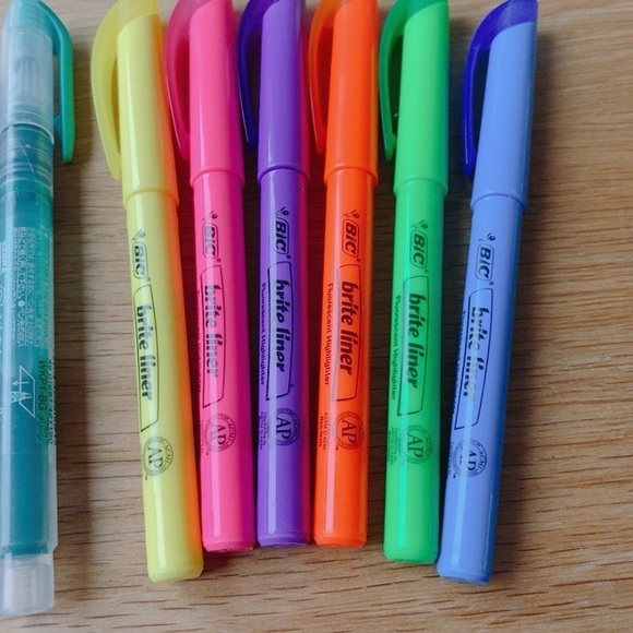 Pilot FriXion Ball Clicker Pen, Big Fluorescent Pen, staple page flags - Picture 7 of 8